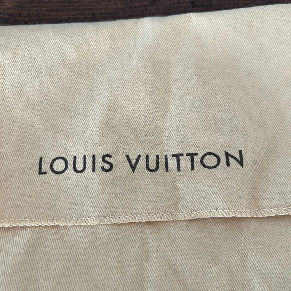 Louis Vuitton Lucite cube hair cube - Picture 2 of 10